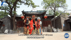 一位来自美国的青年伍淡然来到